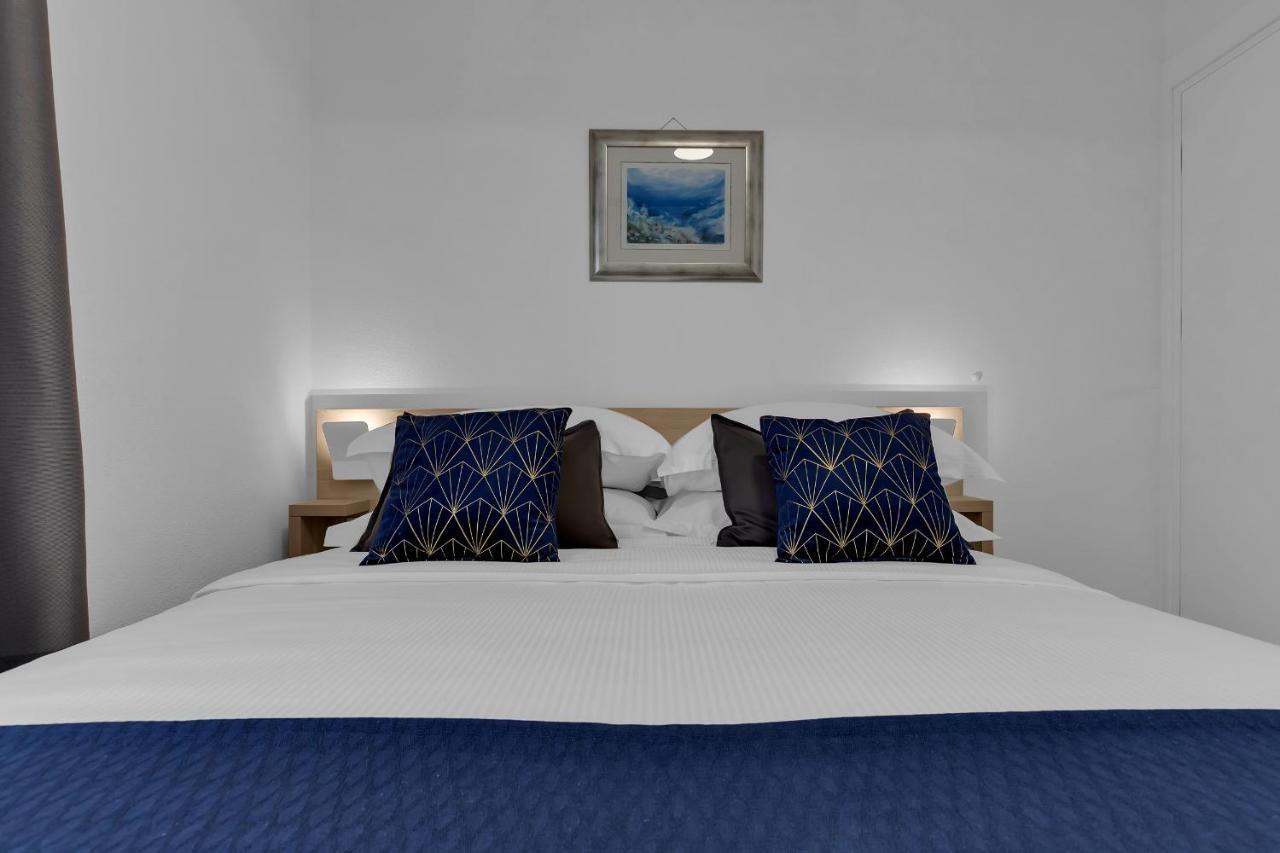 Luxury Center Apartment
