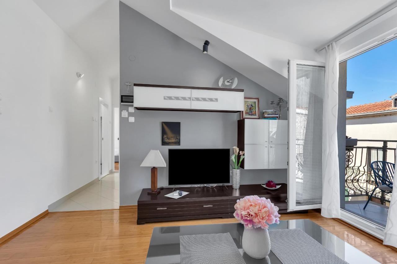 Luxury Center Apartment