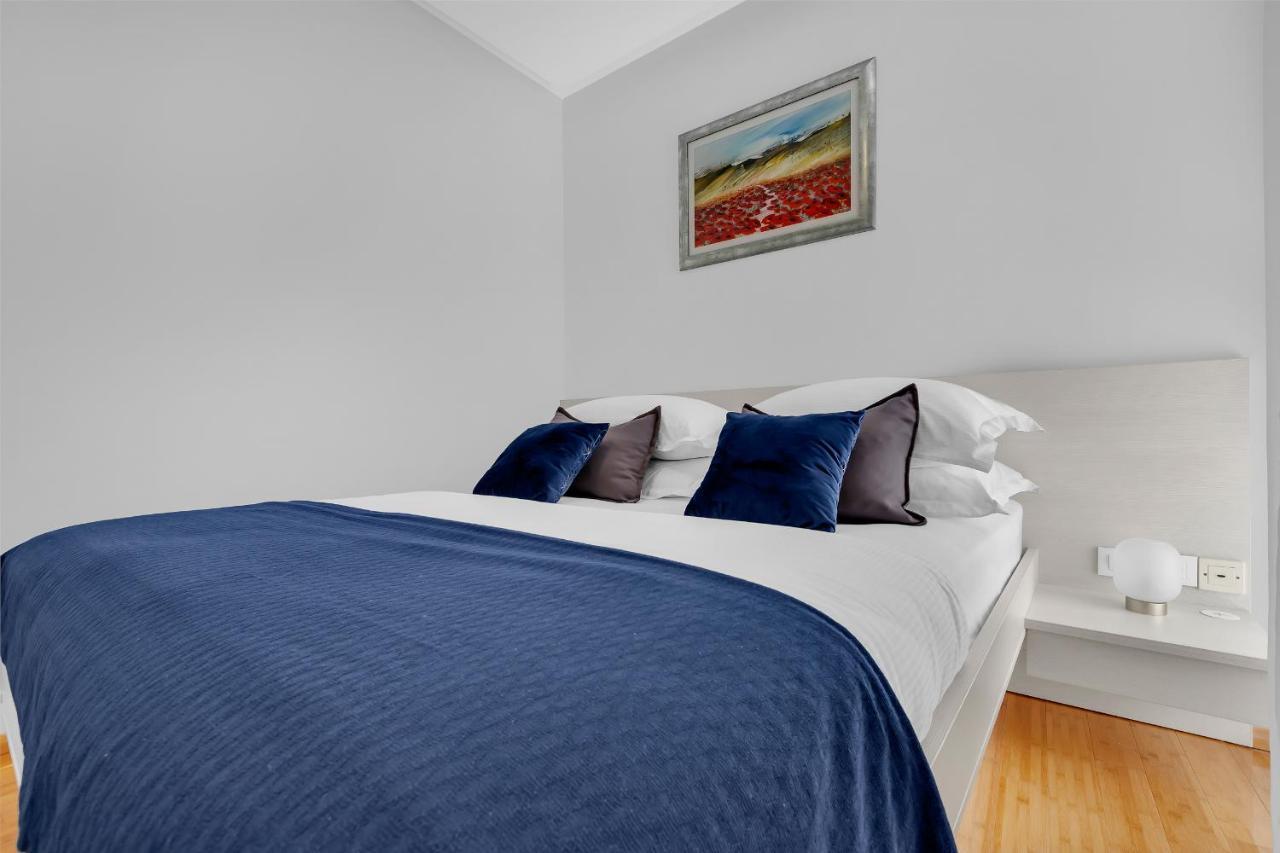Luxury Center Apartment