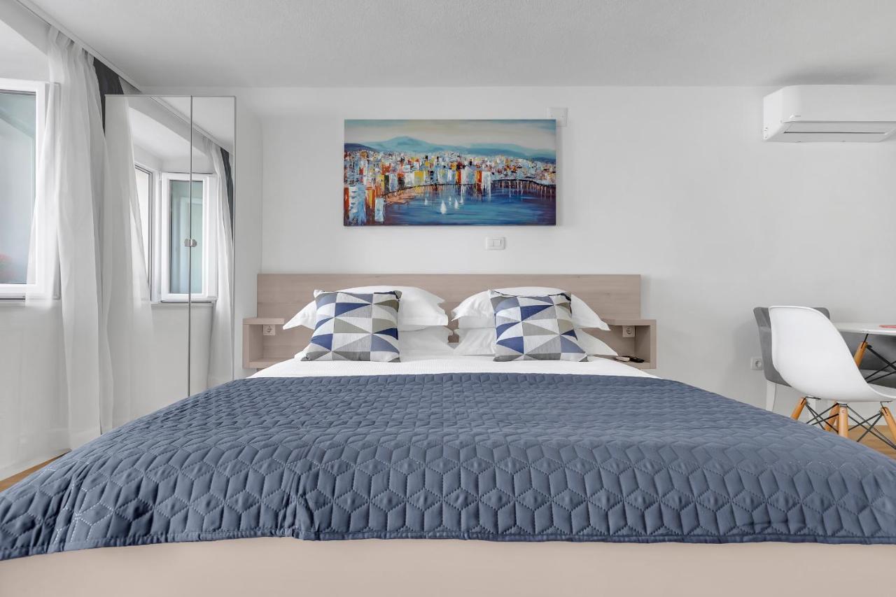 Luxury Center Apartment